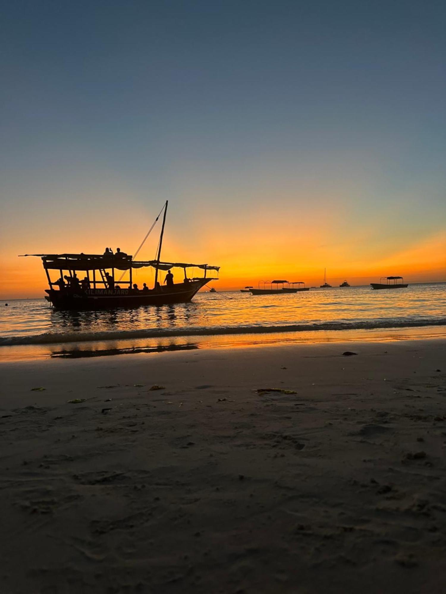 Zanzigo Hotel Нунгви Екстериор снимка