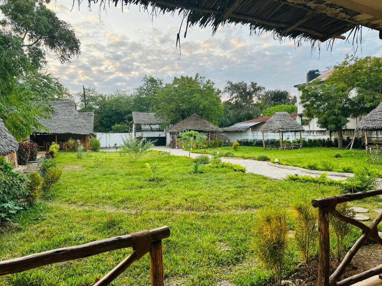Zanzigo Hotel Нунгви Екстериор снимка