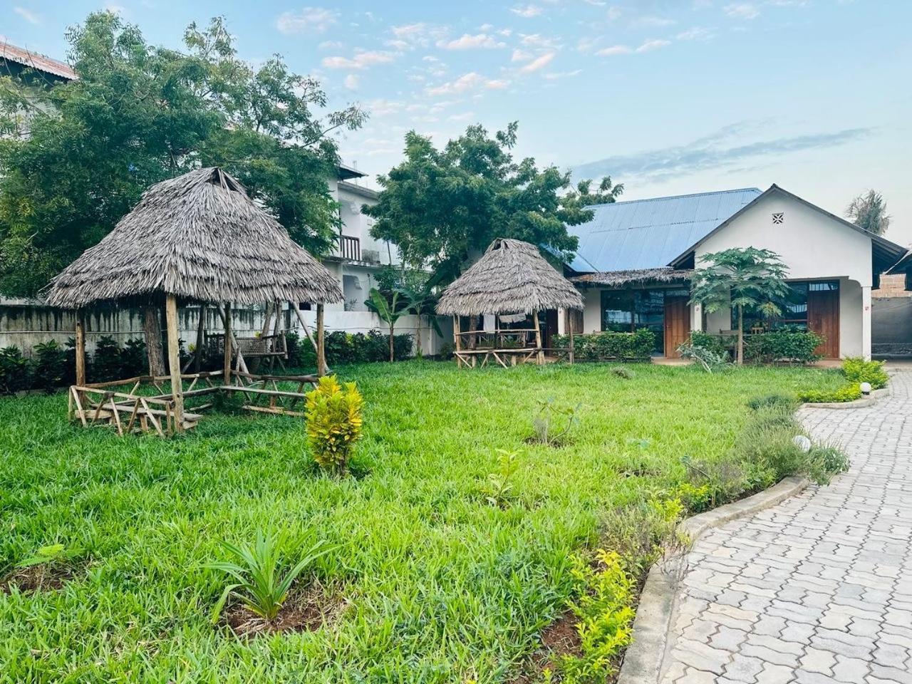 Zanzigo Hotel Нунгви Екстериор снимка