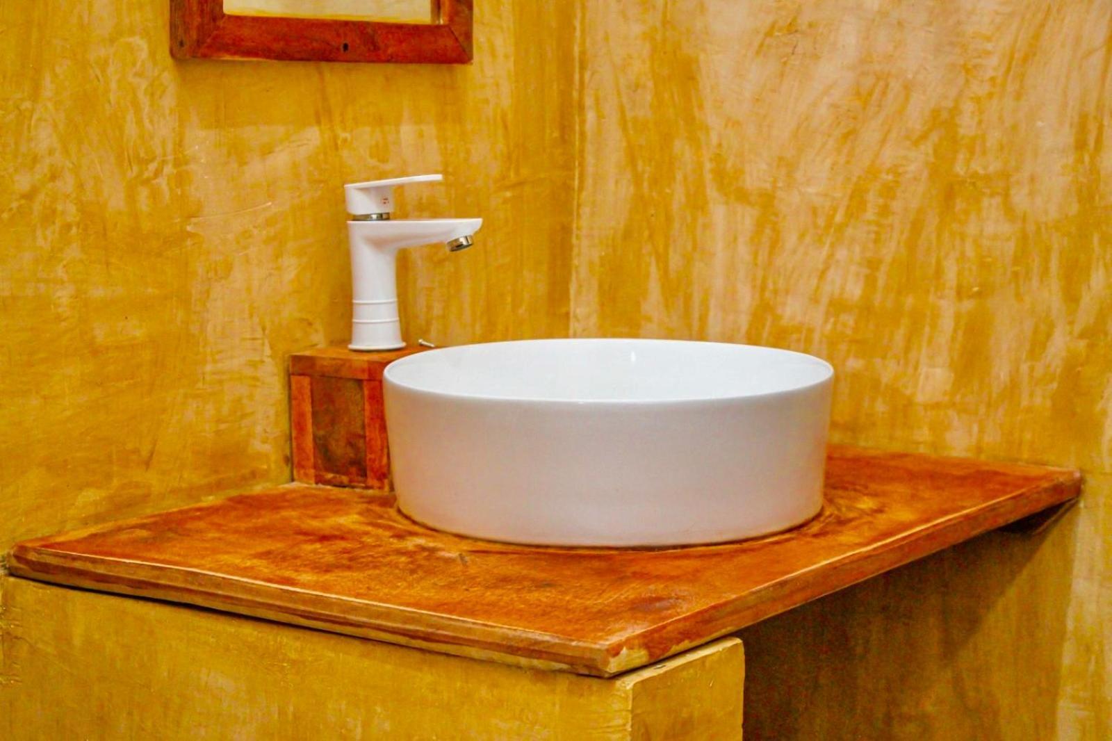 Zanzigo Hotel Нунгви Екстериор снимка